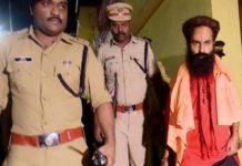 ശബരിമലയില് സമരസമിതി നേതാക്കളായ ഭാര്ഗവറാമിനെയും പൃഥിപാലിനേയും കസ്റ്റഡിയിലെടുത്തു;കെ.പി.ശശികലയെ മരക്കൂട്ടത്തിന് സമീപം പൊലീസ് തടഞ്ഞു