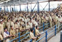 ഇന്ന് അര്ധരാത്രി മുതല് ഏഴ് ദിവസത്തേക്ക് ശബരിമലയില് നിരോധനാജ്ഞ;പ്രതിഷേധക്കാര് സംഘങ്ങളായെത്തുമെന്ന് ഇന്റലിജന്സ് റിപ്പോര്ട്ട്;ദര്ശനത്തിനായി രജിസ്റ്റര് ചെയ്തത് 700 ഓളം സ്ത്രീകള്