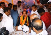 എ എന് രാധാകൃഷ്ണനെ ആശുപത്രിയിലേക്ക് മാറ്റി;പകരം നിരാഹാരമിരിക്കുന്നത് സി കെ പദ്മനാഭന്