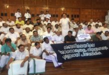 ശബരിമല വിഷയം:ബഹളത്തെത്തുടര്ന്ന് സഭ പിരിഞ്ഞു;നിമയസഭയ്ക്കുമുന്നില് യുഡിഎഫ് എംഎല്എമാര് സത്യഗ്രഹം തുടങ്ങി